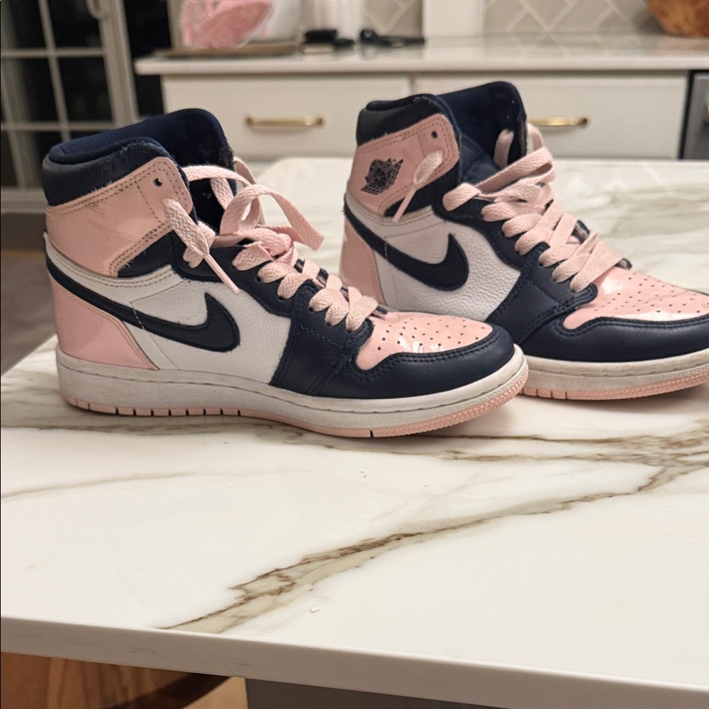 Air Jordan 1 retro high “bubblegumNike Women's High-Top Sneakers - Pink & black